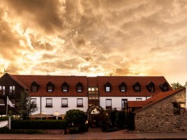 Hotel Parkhotel Průhonice, Photo by Jaroslav Winter